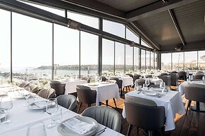 Wyndham Grand Istanbul Kalamis Marina Hotel