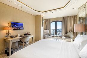 Wyndham Grand Istanbul Kalamis Marina Hotel