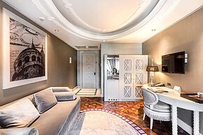 Wyndham Grand Istanbul Kalamis Marina Hotel