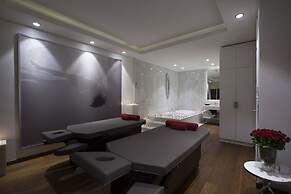 Wyndham Grand Istanbul Kalamis Marina Hotel