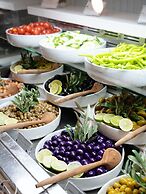 Wyndham Grand Istanbul Kalamis Marina Hotel