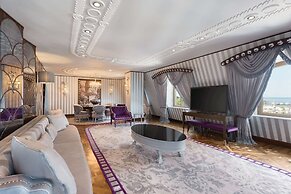 Wyndham Grand Istanbul Kalamis Marina Hotel