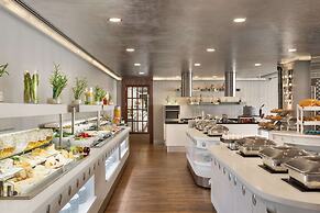 Wyndham Grand Istanbul Kalamis Marina Hotel