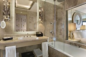 Wyndham Grand Istanbul Kalamis Marina Hotel