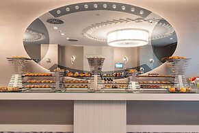 Wyndham Grand Istanbul Kalamis Marina Hotel
