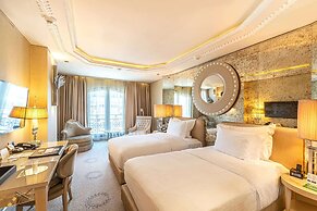 Wyndham Grand Istanbul Kalamis Marina Hotel