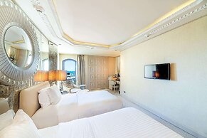 Wyndham Grand Istanbul Kalamis Marina Hotel