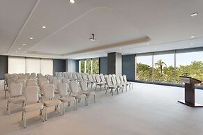 Wyndham Grand Istanbul Kalamis Marina Hotel