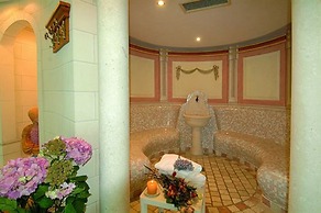HOTEL LORENZETTI
