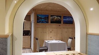 Alba Alpine Hotel