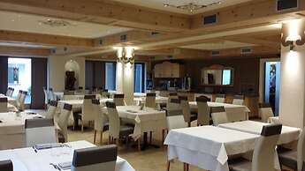 Alba Alpine Hotel