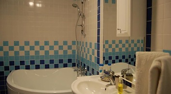 Victoria Palace Hotel