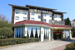 Metropolo Wuyishan Resort