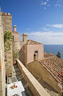 Moni Emvasis Luxury Suites