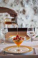 Moni Emvasis Luxury Suites