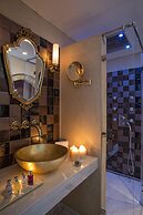 Moni Emvasis Luxury Suites