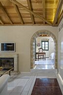 Moni Emvasis Luxury Suites