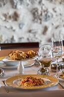 Moni Emvasis Luxury Suites