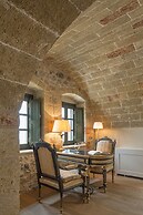 Moni Emvasis Luxury Suites