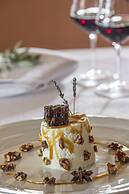 Moni Emvasis Luxury Suites