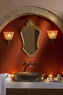 Moni Emvasis Luxury Suites