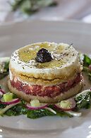 Moni Emvasis Luxury Suites