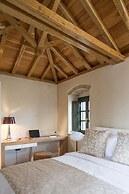 Moni Emvasis Luxury Suites