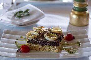 Moni Emvasis Luxury Suites