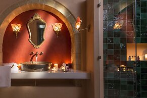 Moni Emvasis Luxury Suites