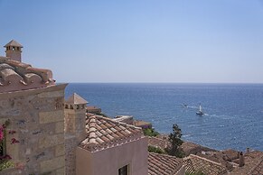 Moni Emvasis Luxury Suites