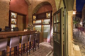 Moni Emvasis Luxury Suites