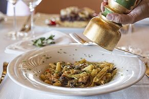 Moni Emvasis Luxury Suites