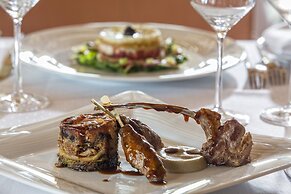 Moni Emvasis Luxury Suites