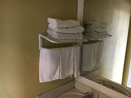 Bellflower Travel Inn