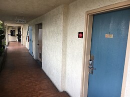 Bellflower Travel Inn