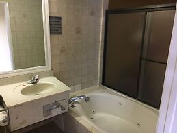 Bellflower Travel Inn