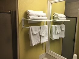 Bellflower Travel Inn