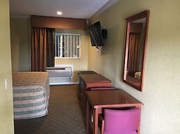 Bellflower Travel Inn