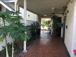 Bellflower Travel Inn