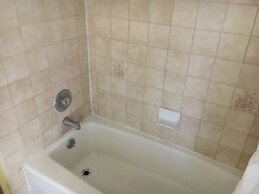 Bellflower Travel Inn