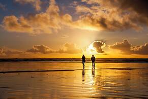 Ebb Tide Oceanfront Inn