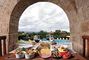 Pinares del Cerro Resort & Suites