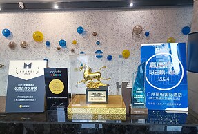 La Perle International Hotel - Free shuttle between hotel and Exhibiti