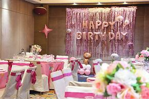 La Perle International Hotel - Free shuttle between hotel and Exhibiti