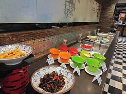 La Perle International Hotel - Free shuttle between hotel and Exhibiti