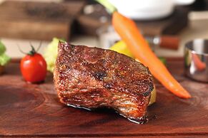 La Perle International Hotel - Free shuttle between hotel and Exhibiti