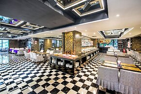 La Perle International Hotel - Free shuttle between hotel and Exhibiti