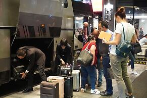 La Perle International Hotel - Free shuttle between hotel and Exhibiti