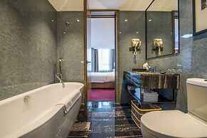 La Perle International Hotel - Free shuttle between hotel and Exhibiti