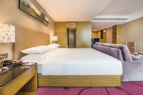 La Perle International Hotel - Free shuttle between hotel and Exhibiti